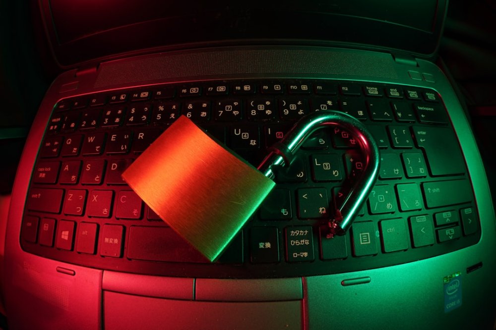 Изображение phishing attack, cybersecurity protection, email security, data breach