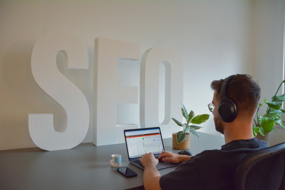 Изображение voice search, smart speaker, seo analytics, mobile search
